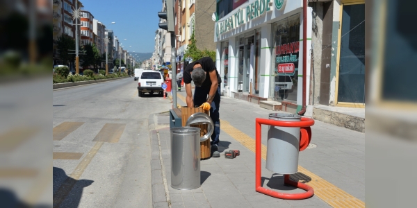 BOZÜYÜK'TE BULUNAN ÇÖP KOVALARI YENİLENDİ