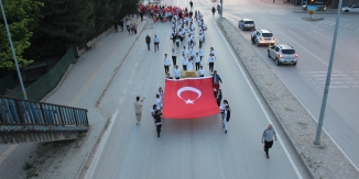 COŞKULU YÜRÜYÜŞ İLE 19 MAYIS'I KUTLADILAR